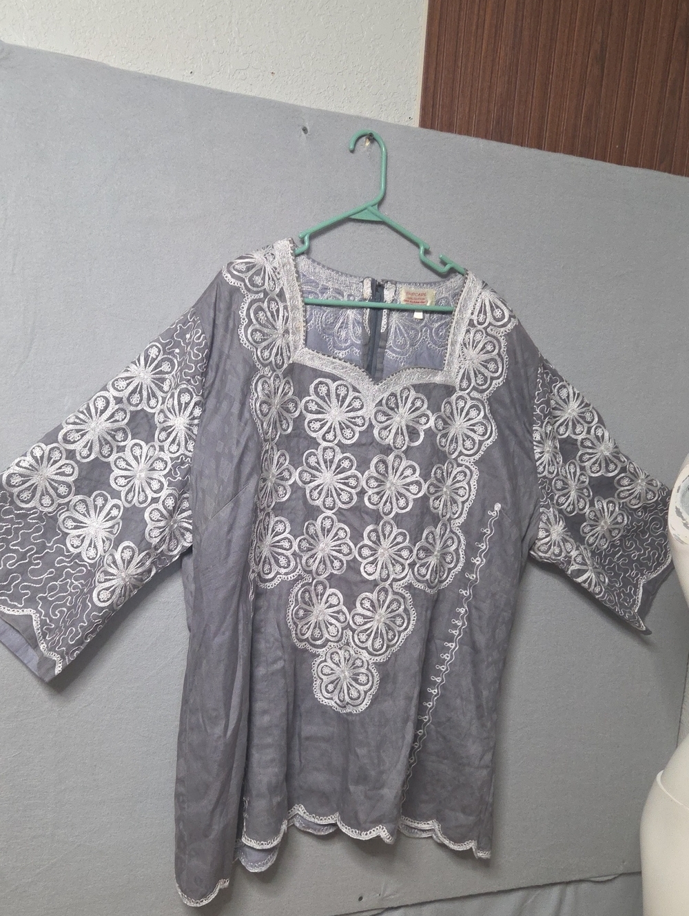 Women's Brocade Tunic Top Size 24 Grey White Embroidered Floral